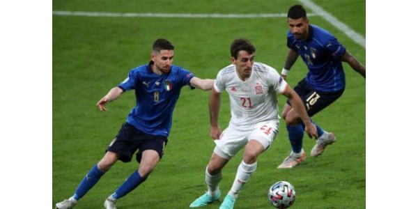 Španjolska nogometna reprezentacija izgubila je u polufinalu UEFA-inog europskog prvenstva Španjolska nogometna reprezentacija izgubila je u polufinalu UEFA-inog europskog prvenstva